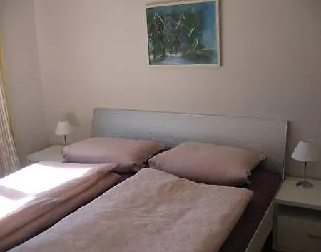 Fe-wo Lubbers Apartment