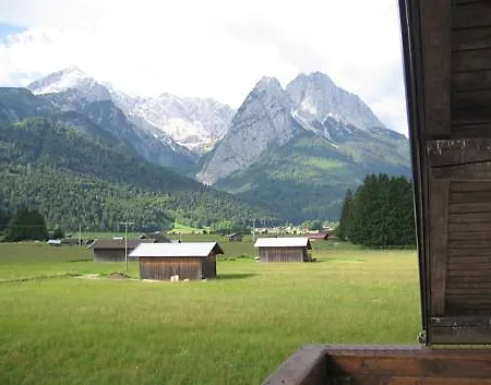 Fe-wo Lubbers Apartment