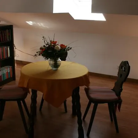 Fe-wo Lubbers Apartment *